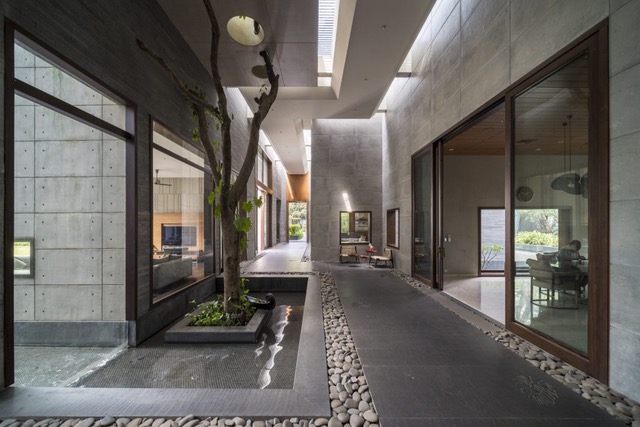 Natural Solid Wood Slide,2/3 track, 39.5mm glass, Natural wood finish color,STD lock, Weather-Resistant.